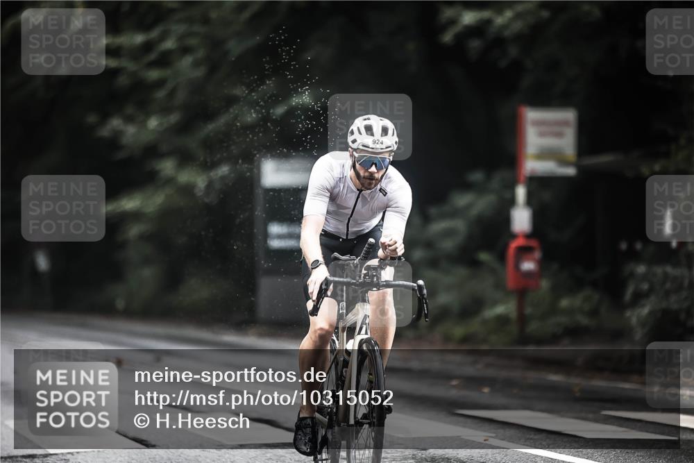 13.09.2026 - Stadtparktriathlon H.Heesch http://msf.ph/oto/10315052 13.09.2026 11:50:24 Radfahren 908, 924 meine-sportfotos.de