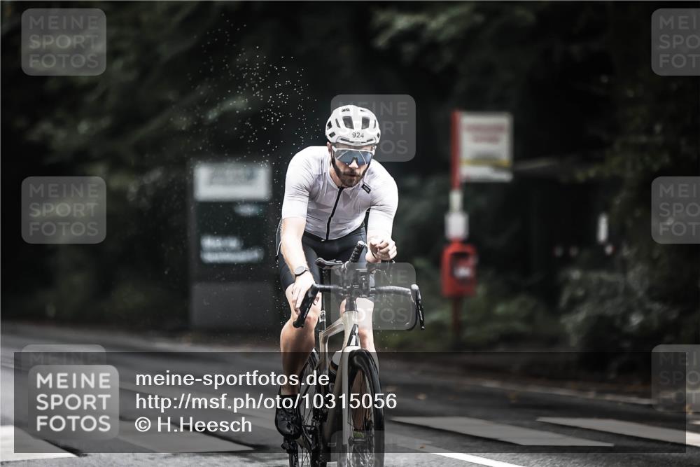 13.09.2026 - Stadtparktriathlon H.Heesch http://msf.ph/oto/10315056 13.09.2026 11:50:25 Radfahren 908, 924 meine-sportfotos.de