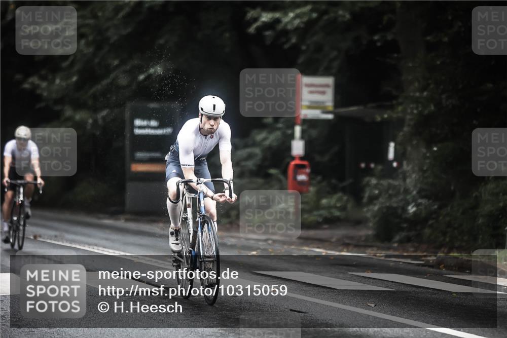 13.09.2026 - Stadtparktriathlon H.Heesch http://msf.ph/oto/10315059 13.09.2026 12:57:44 Radfahren 1135, 1306, 1374, 1409 meine-sportfotos.de