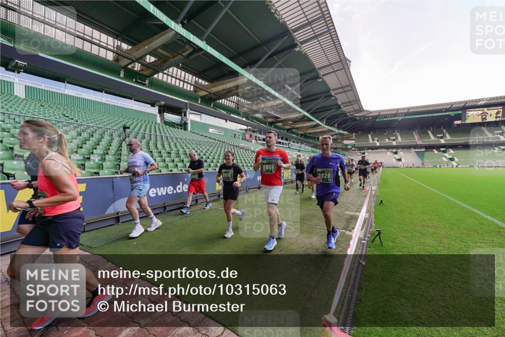 13.09.2026 - 21. swb-Marathon Bremen Michael Burmester http://msf.ph/oto/10315063 13.09.2026 13:11:07 Laufen im Stadion 164, 265, 373, 448, 581, 703, 843, 869, 984, 1113, 1180, 1435, 1738, 1849, 1851, 1855, 1867, 1894, 1936, 1952, 1967, 2202, 2232, 2248, 2268, 2281, 2284, 2299, 2330, 2333, 2339, 2342, 2353, 2375, 2426, 2432, 2443, 2530, 2531, 2553, 2573, 2589, 2594, 2654, 2659, 2669, 2682, 2714, 2717, 2784, 2785, 2804, 2819, 2822, 2836, 2907, 2920, 2932, 2976, 3026, 3027, 3063, 3079, 3082, 3086, 3089, 3122, 3159, 3174, 3207, 3208, 3291, 3328, 3349, 3352, 3370, 3409, 3410, 3470, 800 meine-sportfotos.de