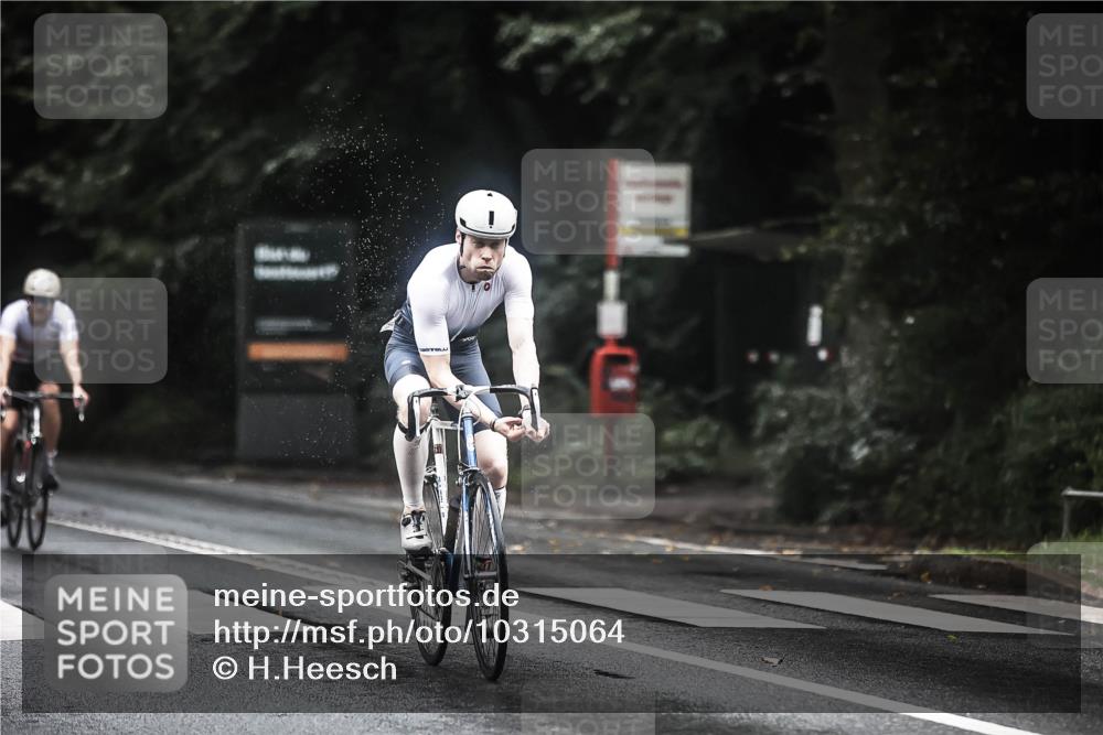 13.09.2026 - Stadtparktriathlon H.Heesch http://msf.ph/oto/10315064 13.09.2026 12:57:44 Radfahren 1135, 1306, 1374, 1409 meine-sportfotos.de