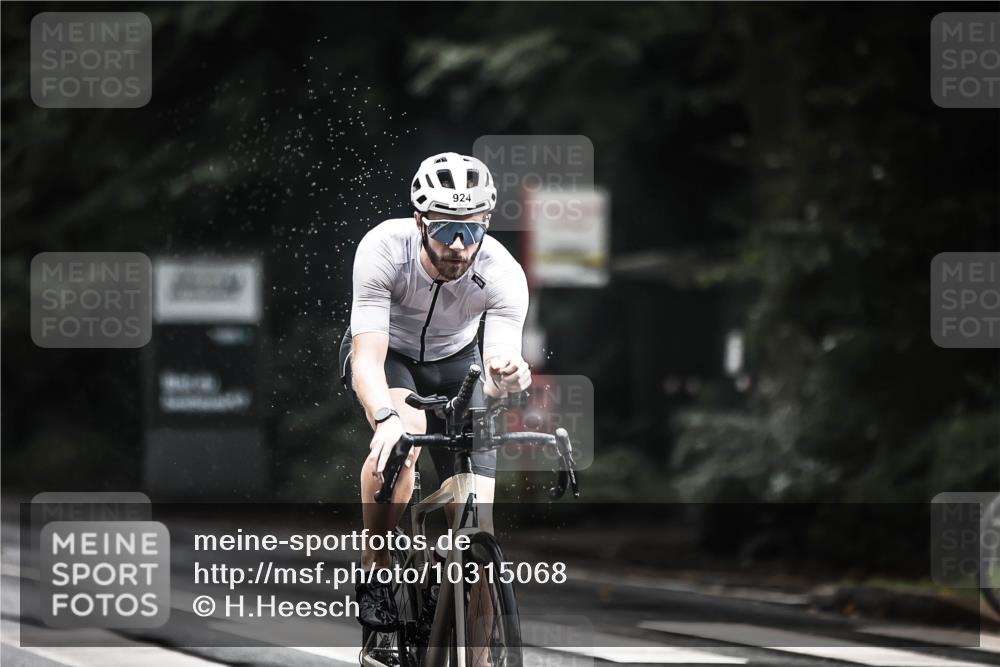 13.09.2026 - Stadtparktriathlon H.Heesch http://msf.ph/oto/10315068 13.09.2026 11:50:25 Radfahren 908, 924 meine-sportfotos.de