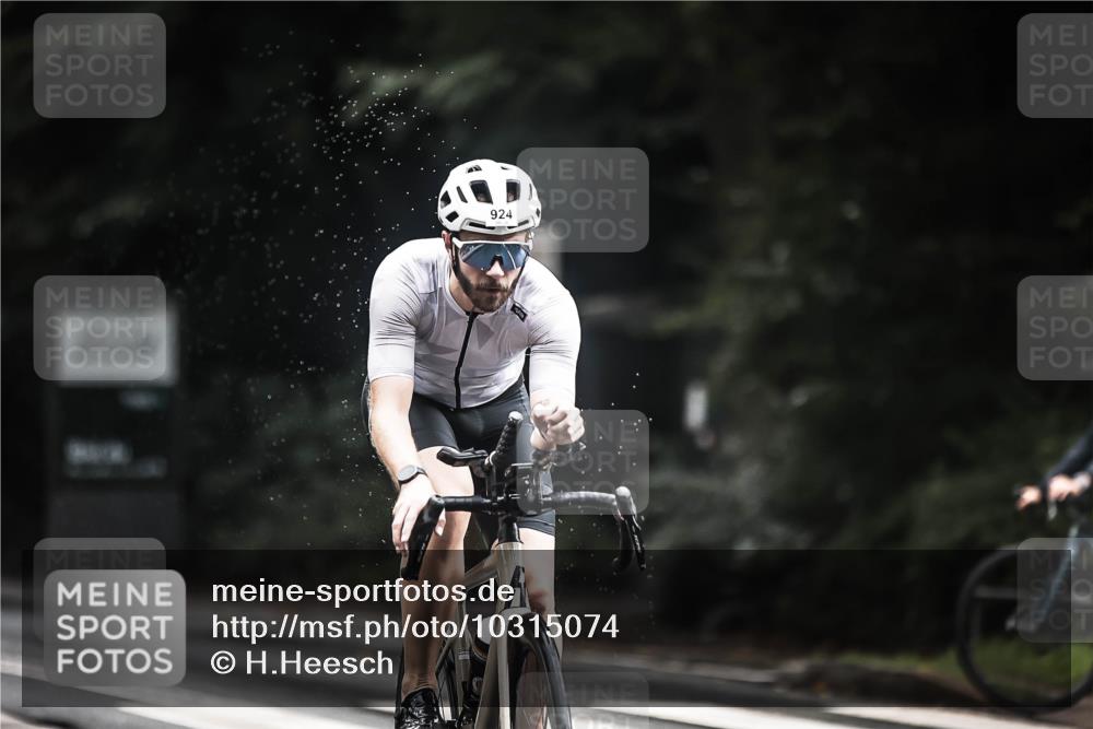 13.09.2026 - Stadtparktriathlon H.Heesch http://msf.ph/oto/10315074 13.09.2026 11:50:25 Radfahren 908, 924 meine-sportfotos.de