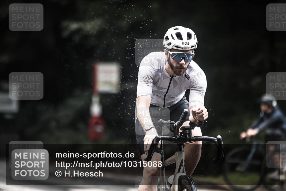 13.09.2026 - Stadtparktriathlon H.Heesch http://msf.ph/oto/10315088 13.09.2026 11:50:25 Radfahren 908, 924 meine-sportfotos.de