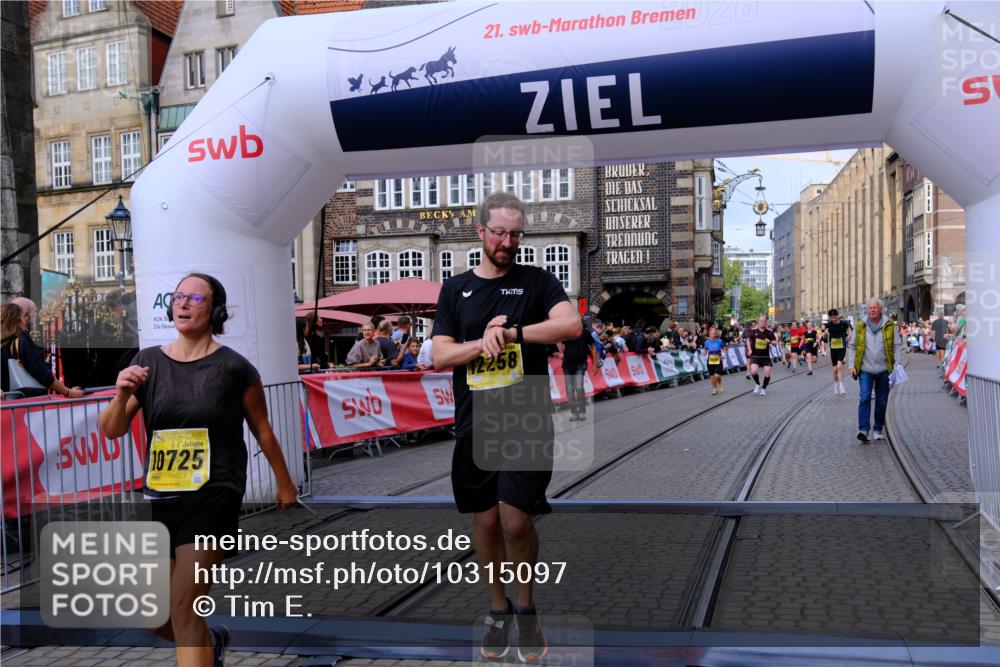 13.09.2026 - 21. swb-Marathon Bremen Tim E. http://msf.ph/oto/10315097 13.09.2026 10:55:41 Ziel 10203, 10256, 10725, 11014, 11414, 11466, 11631, 11748, 11910, 11941, 11977, 12030, 12201, 12218, 12258, 12348, 12549 meine-sportfotos.de