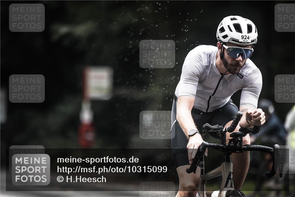 13.09.2026 - Stadtparktriathlon H.Heesch http://msf.ph/oto/10315099 13.09.2026 11:50:25 Radfahren 908, 924 meine-sportfotos.de
