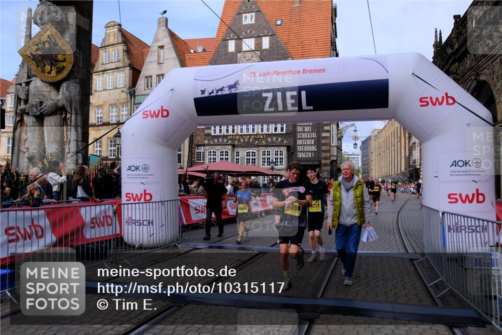 13.09.2026 - 21. swb-Marathon Bremen Tim E. http://msf.ph/oto/10315117 13.09.2026 10:55:45 Ziel 10203, 10256, 10297, 10725, 10788, 10881, 11414, 11466, 11557, 11748, 11862, 11941, 11975, 11977, 12030, 12150, 12218, 12258, 12348 meine-sportfotos.de