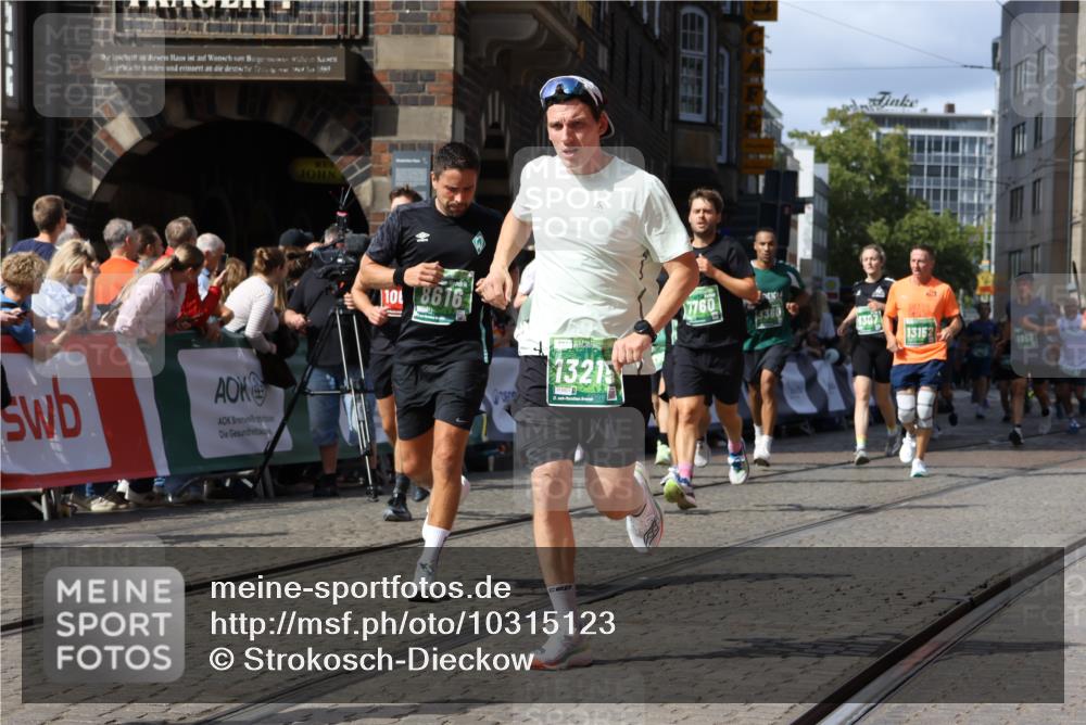 13.09.2026 - 21. swb-Marathon Bremen Strokosch-Dieckow http://msf.ph/oto/10315123 13.09.2026 13:30:54 Ziel 625, 800, 834, 1067, 1926, 2369, 2452, 2723, 3163, 3164, 3425, 4058, 4206, 4332, 4342, 4415, 4425, 4748, 4757, 5506, 5551, 6134, 6343, 6347, 6523, 6988, 7253, 7567, 7645, 7821, 8116, 8117, 8169, 8314, 8762, 8878, 8966, 9011, 9108, 9692, 9695, 9699, 9825, 13090, 1189, 1479, 2513, 2802, 2902, 3360, 3800, 4647, 5846, 6307, 6419, 6732, 7198, 7359, 7637, 7760, 7798, 7882, 8382, 8543, 8616, 9274, 9937, 9958, 9962, 9969, 9976, 9977, 13152 meine-sportfotos.de