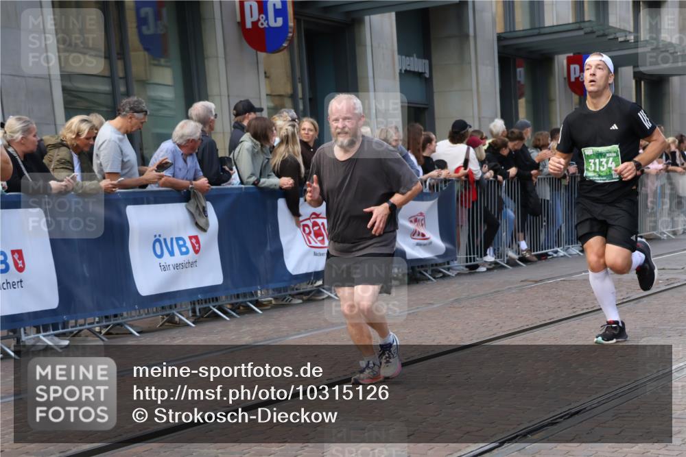 13.09.2026 - 21. swb-Marathon Bremen Strokosch-Dieckow http://msf.ph/oto/10315126 13.09.2026 13:15:56 Ziel 481, 663, 740, 755, 792, 1605, 2623, 3134, 4128, 5554, 5963, 6106, 6721, 6744, 7801, 8398, 8487, 9031, 9115, 13008, 13158, 145, 982, 1033, 1955, 2733, 3119, 3149, 3422, 3536, 3689, 3836, 3991, 4573, 4823, 5430, 5474, 5533, 5588, 5913, 6481, 6515, 7307, 7413, 9029, 9122, 9278, 9475, 9777, 13149, 13249 meine-sportfotos.de