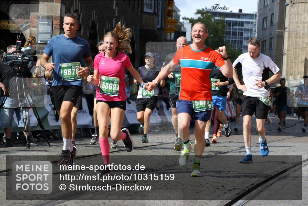 13.09.2026 - 21. swb-Marathon Bremen Strokosch-Dieckow http://msf.ph/oto/10315159 13.09.2026 13:24:26 Ziel 102, 342, 776, 909, 1199, 2210, 2370, 2491, 2967, 3044, 3372, 5012, 5104, 5146, 5208, 5257, 5397, 5481, 5623, 5928, 6105, 6772, 7059, 7069, 7081, 7094, 7105, 8082, 8179, 9087, 9916, 10059, 13007, 13219, 282, 789, 790, 1582, 3375, 3524, 3994, 5328, 5572, 5953, 6080, 7568, 8310, 8636, 8881, 9264, 9541, 9676, 10069, 10071, 10097 meine-sportfotos.de