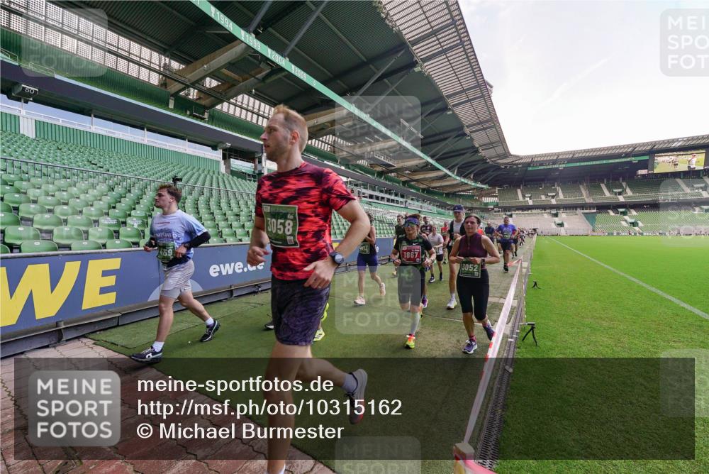 13.09.2026 - 21. swb-Marathon Bremen Michael Burmester http://msf.ph/oto/10315162 13.09.2026 13:11:17 Laufen im Stadion 265, 373, 581, 703, 843, 869, 984, 1113, 1180, 1226, 1435, 1738, 1849, 1851, 1855, 1867, 1894, 1936, 1952, 1967, 2202, 2248, 2268, 2281, 2284, 2299, 2330, 2333, 2339, 2342, 2353, 2375, 2426, 2432, 2443, 2530, 2531, 2553, 2589, 2654, 2659, 2669, 2673, 2682, 2714, 2717, 2784, 2785, 2804, 2819, 2822, 2836, 2850, 2907, 2920, 2932, 2976, 3026, 3027, 3063, 3079, 3082, 3086, 3089, 3122, 3159, 3174, 3207, 3208, 3328, 3349, 3352, 3370, 3409, 3410, 3442, 3470, 800 meine-sportfotos.de