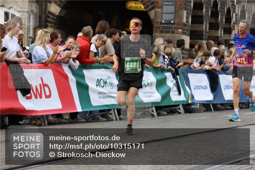 13.09.2026 - 21. swb-Marathon Bremen Strokosch-Dieckow http://msf.ph/oto/10315171 13.09.2026 13:06:05 Ziel 1017, 1301, 1562, 1745, 1879, 2538, 3242, 3520, 4157, 6025, 6058, 8706, 8877, 8973, 9010, 474, 1901, 3466, 6686, 7336, 8670, 9934 meine-sportfotos.de