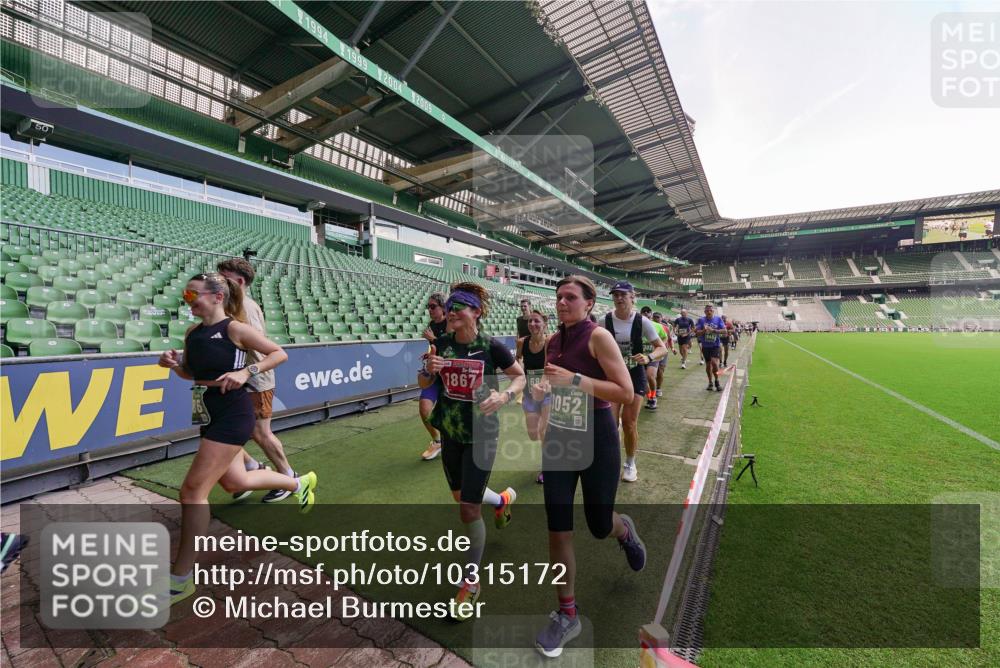 13.09.2026 - 21. swb-Marathon Bremen Michael Burmester http://msf.ph/oto/10315172 13.09.2026 13:11:17 Laufen im Stadion 265, 373, 581, 703, 843, 869, 984, 1113, 1180, 1226, 1435, 1738, 1849, 1851, 1855, 1867, 1894, 1936, 1952, 1967, 2202, 2248, 2268, 2281, 2284, 2299, 2330, 2333, 2339, 2342, 2353, 2375, 2426, 2432, 2443, 2530, 2531, 2553, 2589, 2654, 2659, 2669, 2673, 2682, 2714, 2717, 2784, 2785, 2804, 2819, 2822, 2836, 2850, 2907, 2920, 2932, 2976, 3026, 3027, 3063, 3079, 3082, 3086, 3089, 3122, 3159, 3174, 3207, 3208, 3328, 3349, 3352, 3370, 3409, 3410, 3442, 3470, 800 meine-sportfotos.de