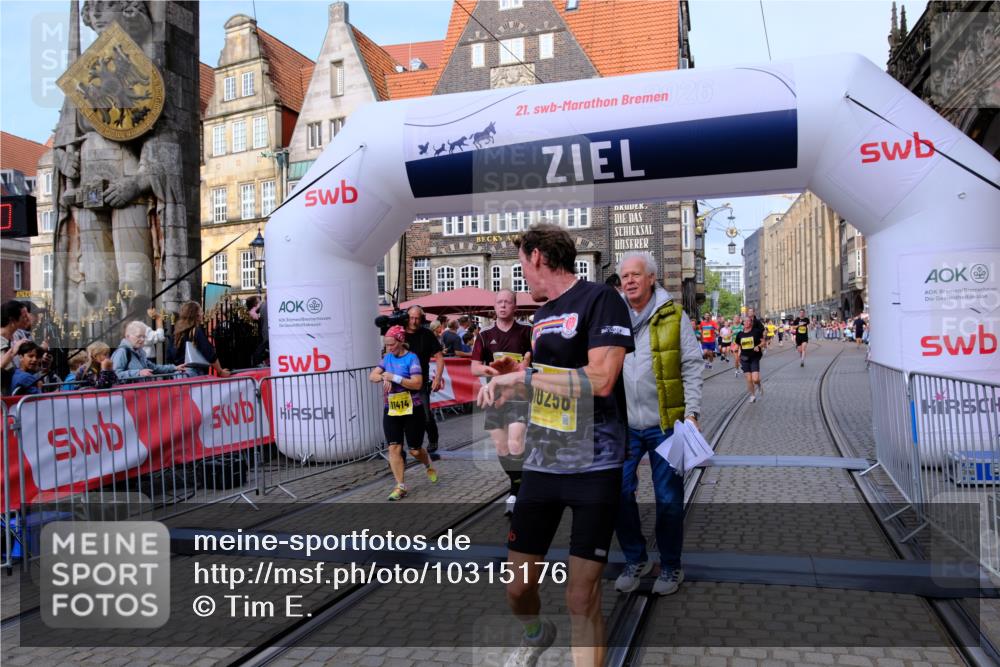 13.09.2026 - 21. swb-Marathon Bremen Tim E. http://msf.ph/oto/10315176 13.09.2026 10:55:47 Ziel 10203, 10256, 10297, 10379, 10529, 10725, 10788, 10881, 11377, 11414, 11557, 11748, 11862, 11941, 11975, 11977, 12030, 12150, 12218, 12258, 12348 meine-sportfotos.de