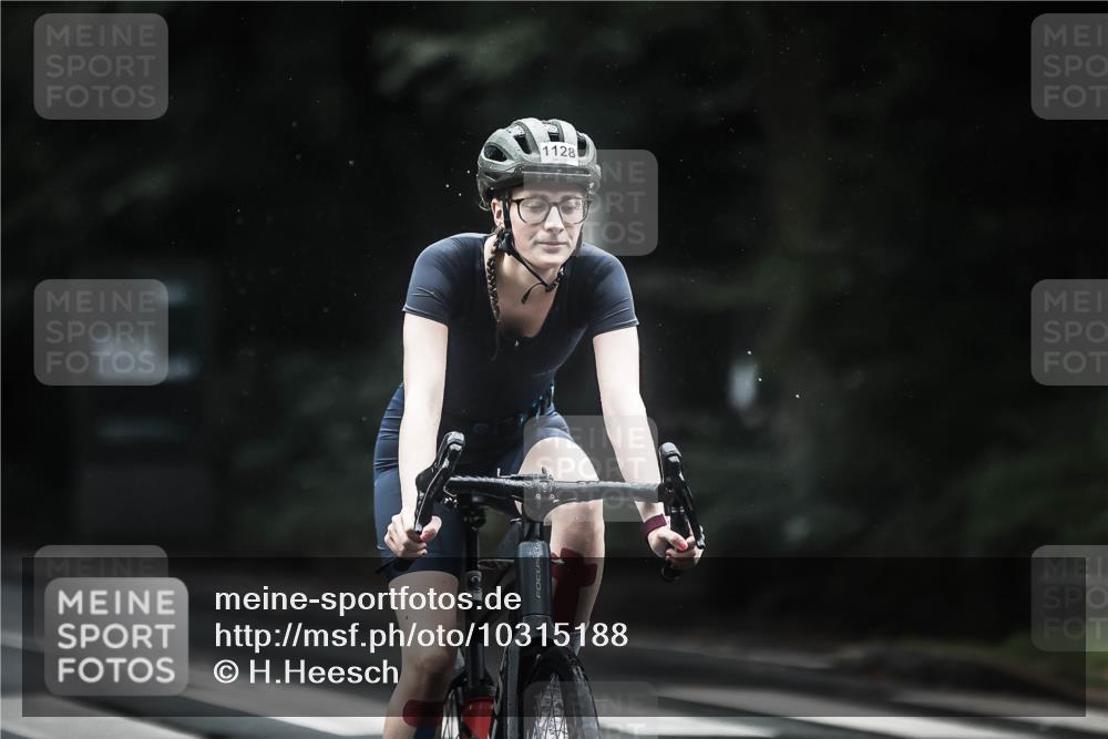 13.09.2026 - Stadtparktriathlon H.Heesch http://msf.ph/oto/10315188 13.09.2026 12:57:57 Radfahren 1069, 1128, 1162, 1276, 1377 meine-sportfotos.de