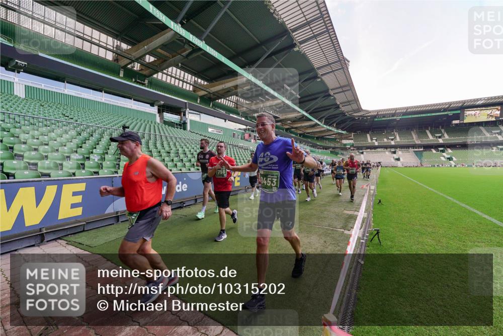 13.09.2026 - 21. swb-Marathon Bremen Michael Burmester http://msf.ph/oto/10315202 13.09.2026 13:11:20 Laufen im Stadion 265, 373, 581, 703, 843, 984, 1113, 1180, 1226, 1435, 1738, 1849, 1851, 1855, 1867, 1894, 1936, 1952, 1967, 2202, 2248, 2268, 2281, 2284, 2299, 2330, 2333, 2339, 2342, 2353, 2375, 2377, 2426, 2432, 2443, 2530, 2531, 2553, 2589, 2654, 2659, 2669, 2673, 2682, 2714, 2784, 2785, 2804, 2819, 2822, 2836, 2850, 2907, 2920, 2932, 2976, 3026, 3027, 3063, 3079, 3082, 3086, 3089, 3122, 3159, 3174, 3207, 3208, 3308, 3328, 3349, 3352, 3370, 3409, 3410, 3442, 3470, 800 meine-sportfotos.de