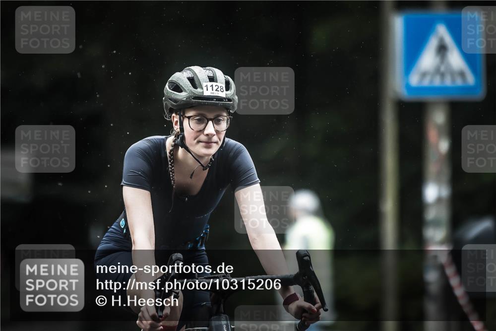 13.09.2026 - Stadtparktriathlon H.Heesch http://msf.ph/oto/10315206 13.09.2026 12:57:57 Radfahren 1069, 1128, 1162, 1276, 1377 meine-sportfotos.de