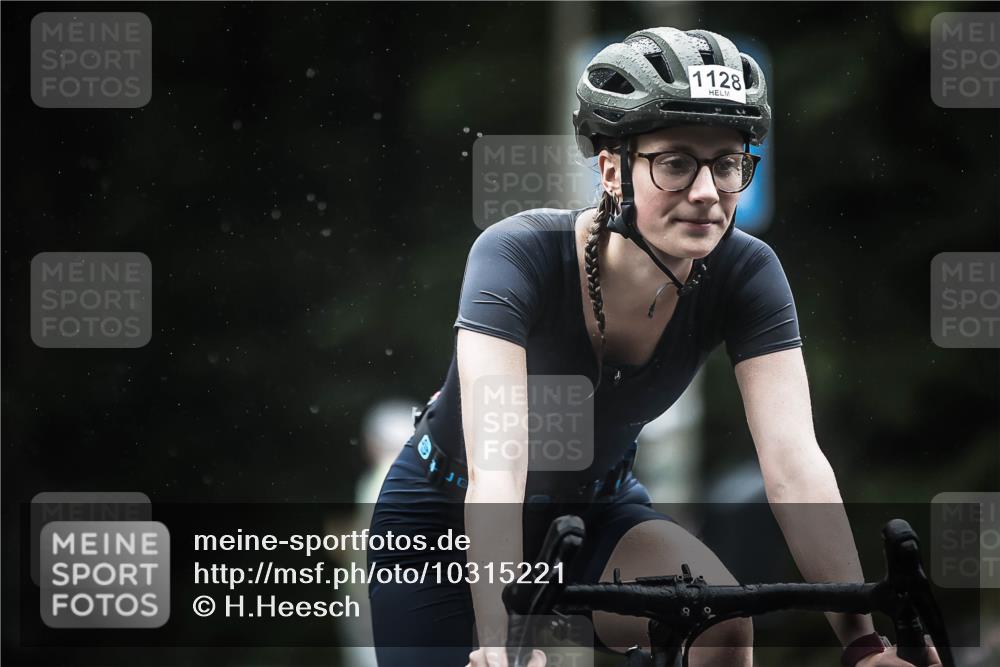 13.09.2026 - Stadtparktriathlon H.Heesch http://msf.ph/oto/10315221 13.09.2026 12:57:57 Radfahren 1069, 1128, 1162, 1276, 1377 meine-sportfotos.de