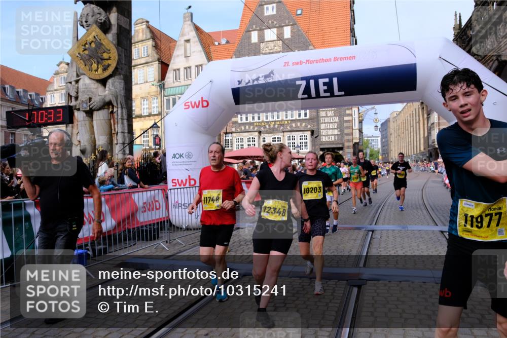 13.09.2026 - 21. swb-Marathon Bremen Tim E. http://msf.ph/oto/10315241 13.09.2026 10:55:50 Ziel 10203, 10256, 10297, 10379, 10423, 10529, 10550, 10725, 10788, 10809, 10881, 11377, 11414, 11557, 11748, 11862, 11941, 11975, 11977, 12030, 12125, 12150, 12188, 12218, 12258, 12348 meine-sportfotos.de