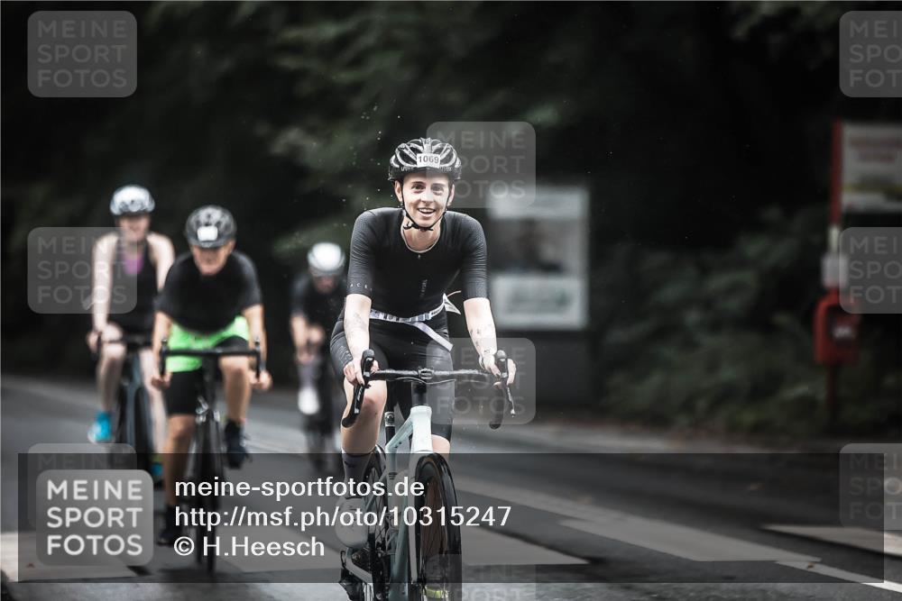 13.09.2026 - Stadtparktriathlon H.Heesch http://msf.ph/oto/10315247 13.09.2026 12:58:03 Radfahren 1069, 1116, 1263, 1407 meine-sportfotos.de