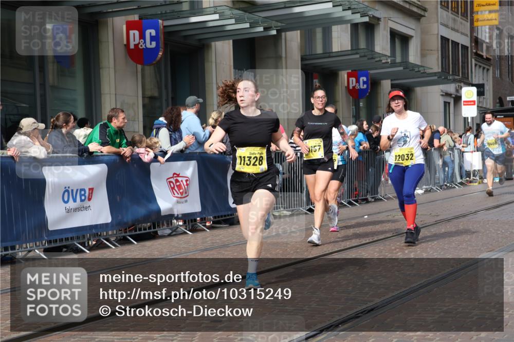 13.09.2026 - 21. swb-Marathon Bremen Strokosch-Dieckow http://msf.ph/oto/10315249 13.09.2026 10:56:55 Ziel 10157, 10166, 10226, 10408, 10517, 10518, 10578, 10687, 10700, 10772, 10969, 11236, 11292, 11484, 11609, 11667, 12032, 12263, 12382, 12383, 12400, 12411, 10372, 10408, 10486, 10540, 10610, 10721, 10771, 10824, 10888, 10936, 11000, 11064, 11079, 11328, 11349, 11474, 11601, 11872, 11911, 11946, 11996, 12284, 12434 meine-sportfotos.de