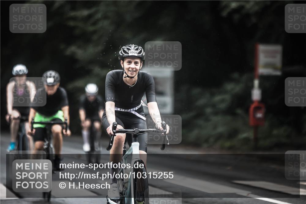 13.09.2026 - Stadtparktriathlon H.Heesch http://msf.ph/oto/10315255 13.09.2026 12:58:03 Radfahren 1069, 1116, 1263, 1407 meine-sportfotos.de