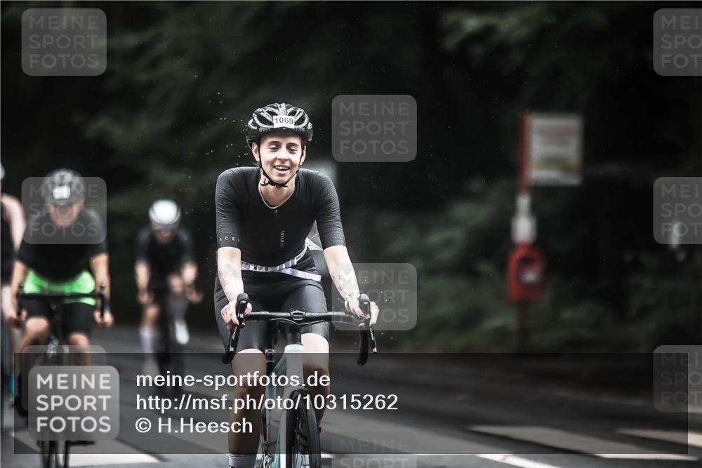 13.09.2026 - Stadtparktriathlon H.Heesch http://msf.ph/oto/10315262 13.09.2026 12:58:03 Radfahren 1069, 1116, 1263, 1407 meine-sportfotos.de