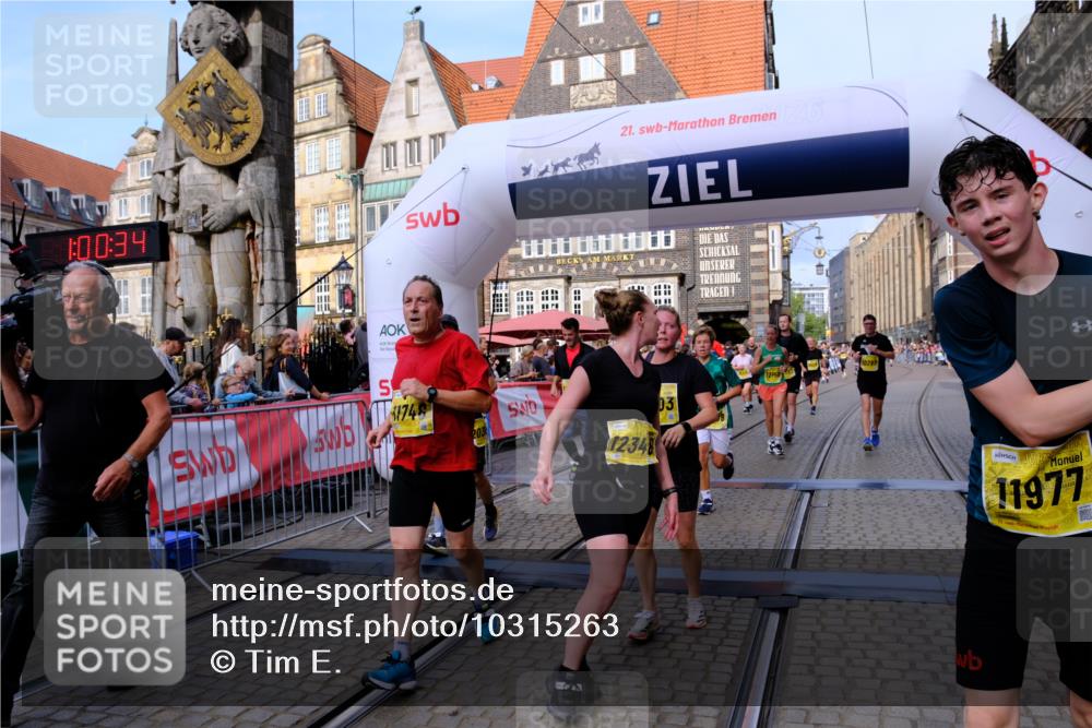13.09.2026 - 21. swb-Marathon Bremen Tim E. http://msf.ph/oto/10315263 13.09.2026 10:55:50 Ziel 10203, 10256, 10297, 10379, 10423, 10529, 10550, 10725, 10788, 10809, 10881, 11377, 11414, 11557, 11748, 11862, 11941, 11975, 11977, 12030, 12125, 12150, 12188, 12218, 12258, 12348 meine-sportfotos.de
