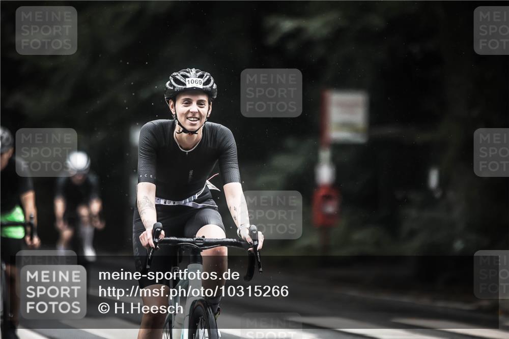13.09.2026 - Stadtparktriathlon H.Heesch http://msf.ph/oto/10315266 13.09.2026 12:58:03 Radfahren 1069, 1116, 1263, 1407 meine-sportfotos.de