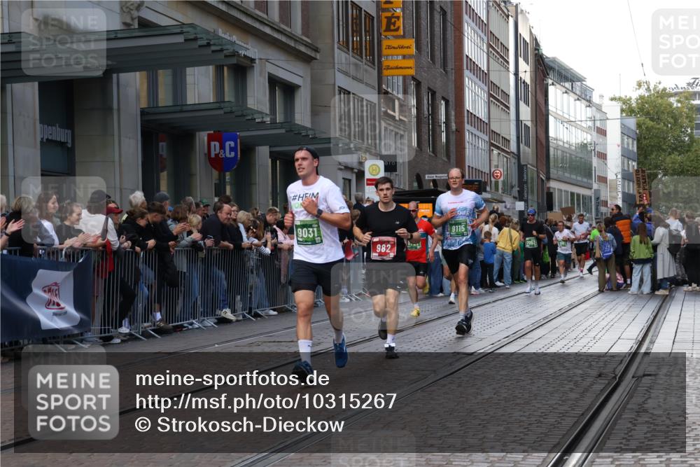 13.09.2026 - 21. swb-Marathon Bremen Strokosch-Dieckow http://msf.ph/oto/10315267 13.09.2026 13:15:59 Ziel 481, 663, 740, 755, 792, 1162, 1605, 2604, 3134, 4128, 5554, 5963, 6106, 6721, 6744, 7053, 7603, 7801, 8398, 8487, 9031, 9115, 13008, 13158, 145, 982, 1033, 1955, 2623, 2733, 3119, 3149, 3422, 3536, 3689, 3836, 3991, 4573, 4823, 5430, 5474, 5533, 5588, 5913, 6481, 6515, 7307, 7413, 9122, 9278, 9475, 13149, 13249 meine-sportfotos.de