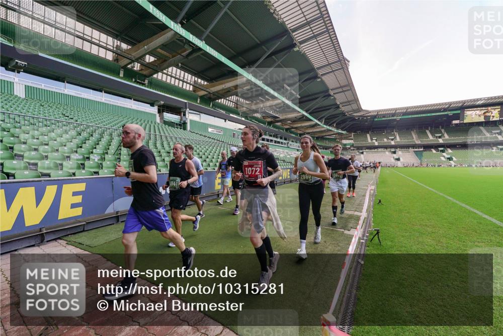 13.09.2026 - 21. swb-Marathon Bremen Michael Burmester http://msf.ph/oto/10315281 13.09.2026 13:11:27 Laufen im Stadion 265, 373, 581, 703, 843, 984, 1113, 1226, 1435, 1738, 1849, 1851, 1855, 1867, 1894, 1936, 1952, 1967, 2202, 2248, 2268, 2281, 2284, 2299, 2330, 2333, 2336, 2339, 2342, 2353, 2375, 2377, 2398, 2426, 2432, 2443, 2530, 2531, 2553, 2589, 2654, 2659, 2669, 2673, 2682, 2784, 2785, 2804, 2819, 2822, 2836, 2850, 2907, 2932, 2976, 3026, 3027, 3079, 3082, 3089, 3122, 3143, 3159, 3174, 3207, 3208, 3308, 3328, 3349, 3352, 3370, 3409, 3410, 3442, 3470, 800 meine-sportfotos.de