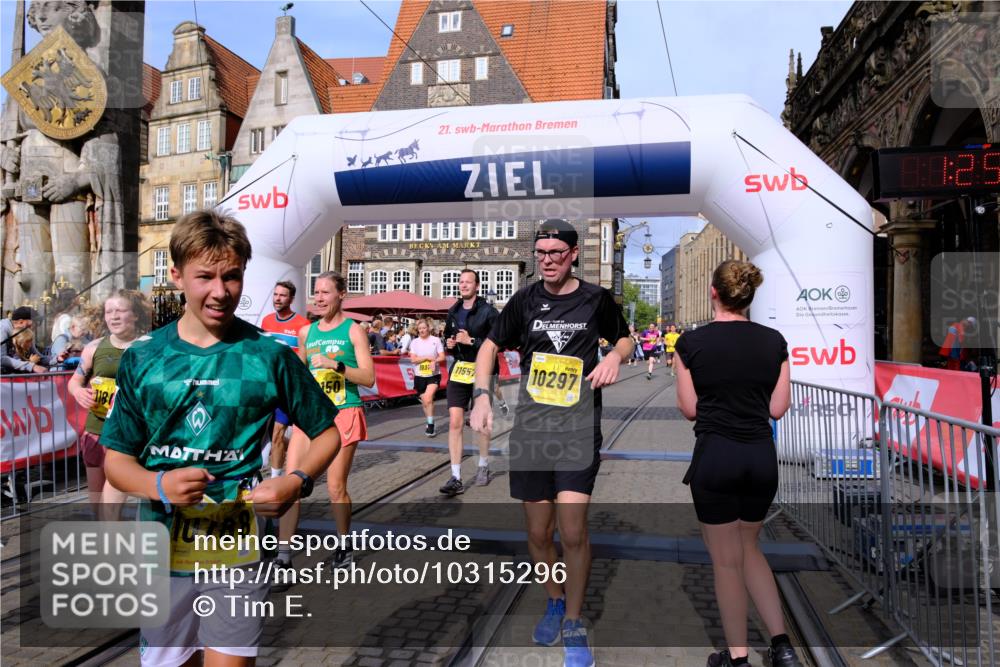 13.09.2026 - 21. swb-Marathon Bremen Tim E. http://msf.ph/oto/10315296 13.09.2026 10:55:53 Ziel 10203, 10243, 10256, 10297, 10379, 10423, 10529, 10550, 10788, 10809, 10881, 11377, 11414, 11510, 11557, 11748, 11862, 11941, 11975, 11977, 12030, 12125, 12150, 12188, 12348 meine-sportfotos.de