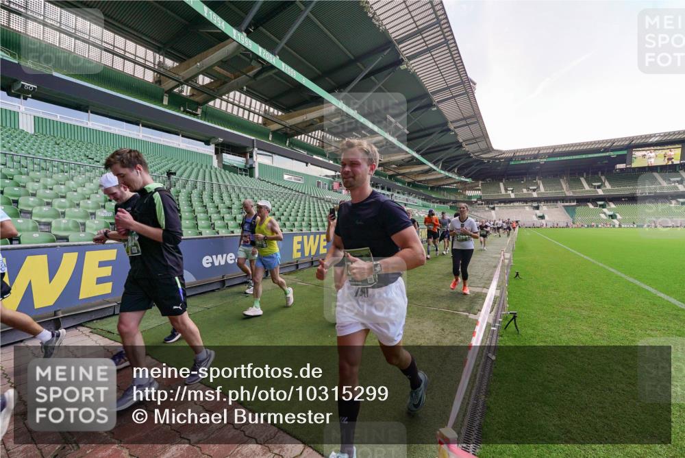 13.09.2026 - 21. swb-Marathon Bremen Michael Burmester http://msf.ph/oto/10315299 13.09.2026 13:11:29 Laufen im Stadion 265, 373, 581, 703, 843, 984, 1113, 1226, 1435, 1738, 1849, 1851, 1855, 1867, 1894, 1936, 1952, 1967, 2202, 2248, 2268, 2281, 2284, 2299, 2330, 2333, 2336, 2339, 2342, 2353, 2375, 2377, 2398, 2426, 2432, 2443, 2530, 2531, 2553, 2589, 2654, 2659, 2669, 2673, 2682, 2784, 2804, 2819, 2822, 2836, 2850, 2907, 2932, 2976, 3026, 3027, 3079, 3082, 3089, 3122, 3143, 3159, 3174, 3207, 3208, 3308, 3328, 3349, 3352, 3370, 3409, 3410, 3442, 3470, 800 meine-sportfotos.de