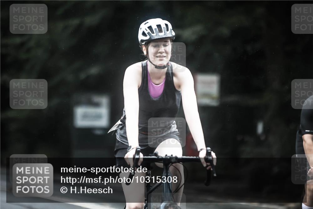 13.09.2026 - Stadtparktriathlon H.Heesch http://msf.ph/oto/10315308 13.09.2026 12:58:05 Radfahren 1069, 1116, 1210, 1263, 1407 meine-sportfotos.de