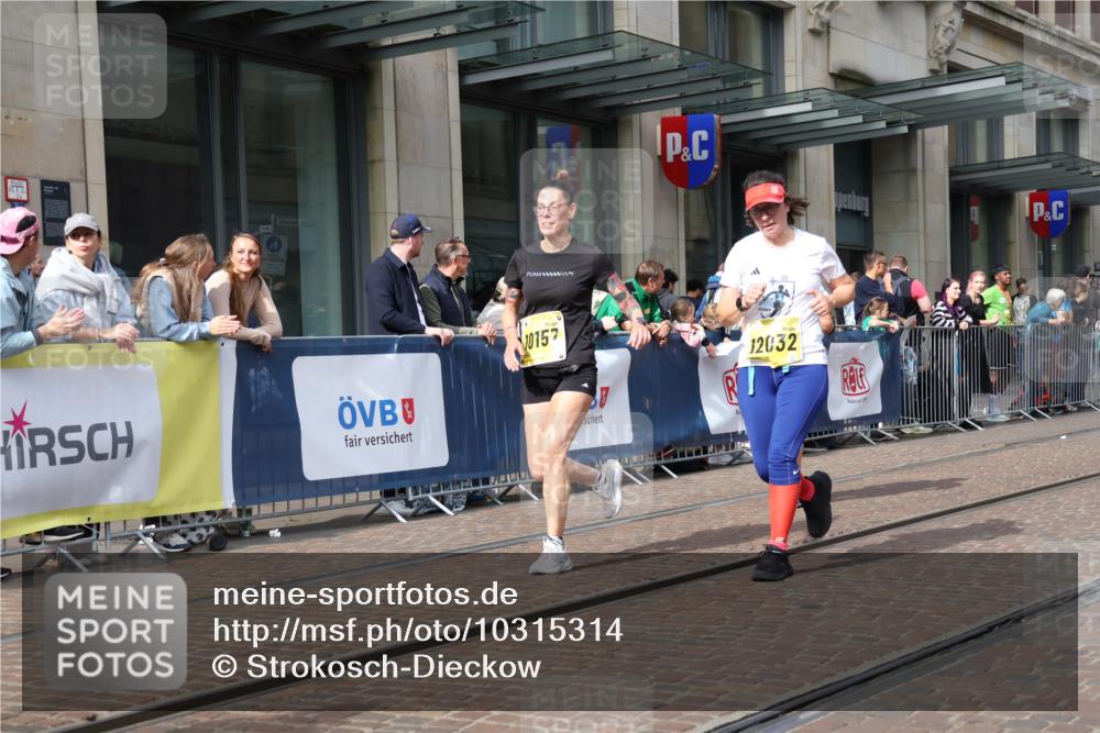 13.09.2026 - 21. swb-Marathon Bremen Strokosch-Dieckow http://msf.ph/oto/10315314 13.09.2026 10:56:57 Ziel 10157, 10166, 10226, 10300, 10394, 10517, 10518, 10578, 10687, 10700, 10772, 10969, 11236, 11292, 11484, 11498, 11609, 11667, 12032, 12037, 12263, 12382, 12383, 12400, 12411, 10157, 10372, 10408, 10486, 10540, 10610, 10721, 10771, 10824, 10888, 10936, 11000, 11064, 11079, 11328, 11474, 11601, 11872, 11946, 12032, 12284, 12434 meine-sportfotos.de