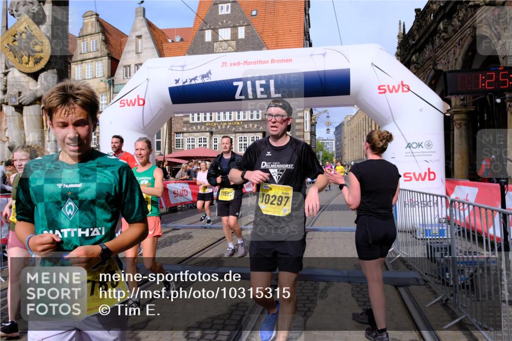 13.09.2026 - 21. swb-Marathon Bremen Tim E. http://msf.ph/oto/10315315 13.09.2026 10:55:53 Ziel 10203, 10243, 10256, 10297, 10379, 10423, 10529, 10550, 10788, 10809, 10881, 11377, 11414, 11510, 11557, 11748, 11862, 11941, 11975, 11977, 12030, 12125, 12150, 12188, 12348 meine-sportfotos.de