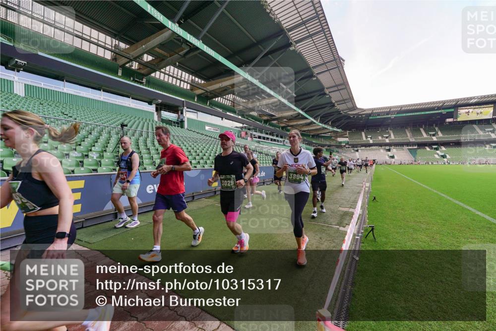13.09.2026 - 21. swb-Marathon Bremen Michael Burmester http://msf.ph/oto/10315317 13.09.2026 13:11:30 Laufen im Stadion 265, 373, 581, 703, 843, 984, 1113, 1226, 1435, 1738, 1849, 1851, 1855, 1867, 1894, 1936, 1952, 1967, 2202, 2248, 2268, 2281, 2284, 2299, 2330, 2333, 2336, 2339, 2342, 2353, 2375, 2377, 2398, 2426, 2432, 2443, 2530, 2531, 2553, 2589, 2654, 2659, 2669, 2673, 2682, 2784, 2804, 2819, 2822, 2836, 2850, 2907, 2932, 2976, 3026, 3027, 3079, 3082, 3089, 3122, 3143, 3159, 3174, 3207, 3208, 3308, 3328, 3349, 3352, 3370, 3409, 3410, 3442, 3470, 800 meine-sportfotos.de