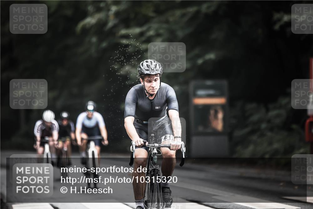 13.09.2026 - Stadtparktriathlon H.Heesch http://msf.ph/oto/10315320 13.09.2026 11:50:39 Radfahren 726, 751, 805, 821, 878, 888, 920, 937 meine-sportfotos.de