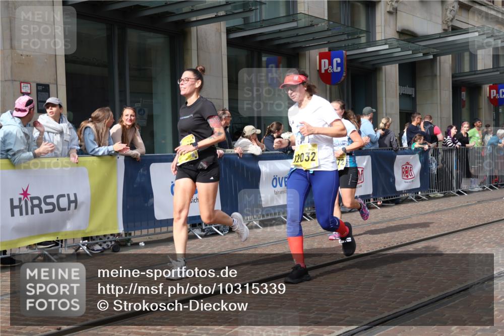13.09.2026 - 21. swb-Marathon Bremen Strokosch-Dieckow http://msf.ph/oto/10315339 13.09.2026 10:56:57 Ziel 10157, 10166, 10226, 10300, 10394, 10517, 10518, 10578, 10687, 10700, 10772, 10969, 11236, 11292, 11484, 11498, 11609, 11667, 12032, 12037, 12263, 12382, 12383, 12400, 12411, 10157, 10372, 10408, 10486, 10540, 10610, 10721, 10771, 10824, 10888, 10936, 11000, 11064, 11079, 11328, 11474, 11601, 11872, 11946, 12032, 12284, 12434 meine-sportfotos.de