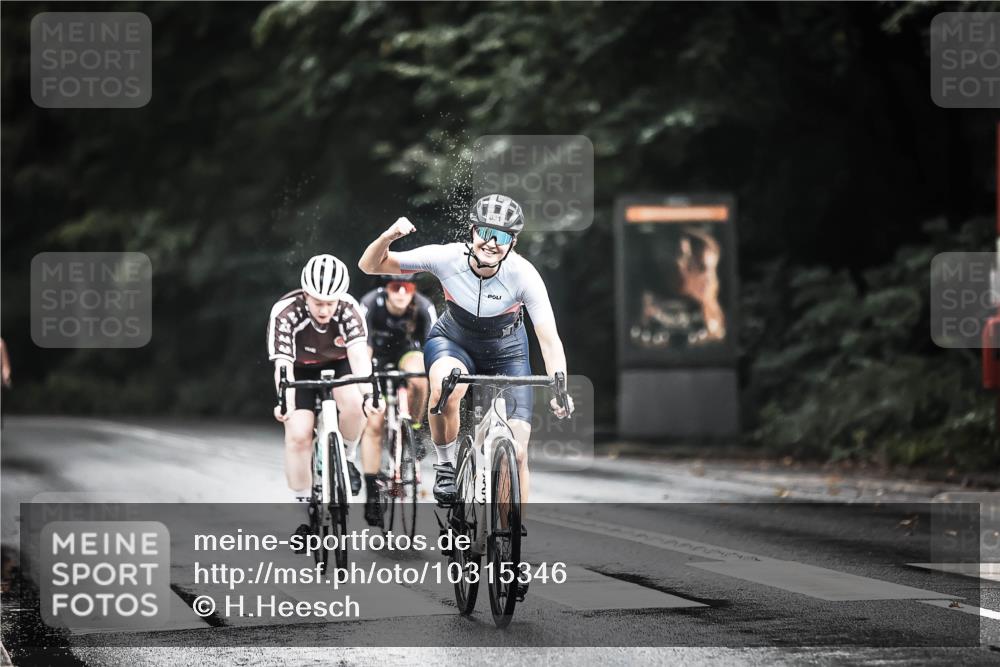 13.09.2026 - Stadtparktriathlon H.Heesch http://msf.ph/oto/10315346 13.09.2026 11:50:40 Radfahren 726, 751, 805, 821, 822, 878, 888, 920, 937 meine-sportfotos.de
