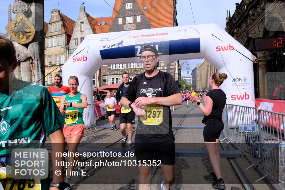 13.09.2026 - 21. swb-Marathon Bremen Tim E. http://msf.ph/oto/10315352 13.09.2026 10:55:54 Ziel 10203, 10243, 10256, 10297, 10379, 10423, 10529, 10550, 10788, 10809, 10881, 10952, 11377, 11414, 11510, 11557, 11748, 11862, 11941, 11975, 11977, 12030, 12125, 12150, 12188, 12348 meine-sportfotos.de