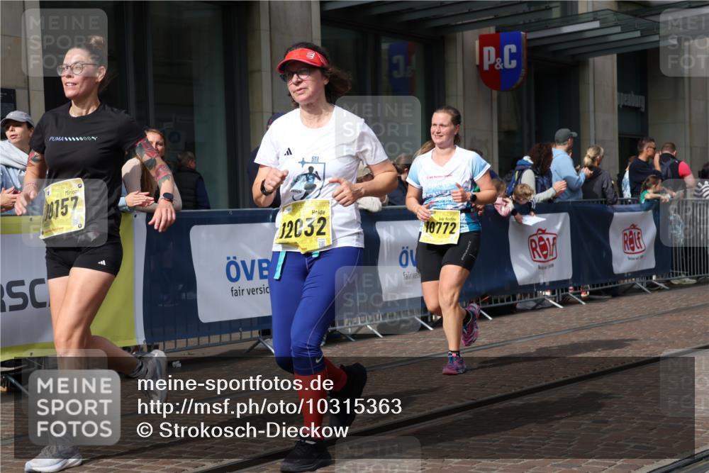 13.09.2026 - 21. swb-Marathon Bremen Strokosch-Dieckow http://msf.ph/oto/10315363 13.09.2026 10:56:57 Ziel 10157, 10166, 10226, 10300, 10394, 10517, 10518, 10578, 10687, 10700, 10772, 10969, 11236, 11292, 11484, 11498, 11609, 11667, 12032, 12037, 12263, 12382, 12383, 12400, 12411, 10157, 10372, 10408, 10486, 10540, 10610, 10721, 10771, 10824, 10888, 10936, 11000, 11064, 11079, 11328, 11474, 11601, 11872, 11946, 12032, 12284, 12434 meine-sportfotos.de