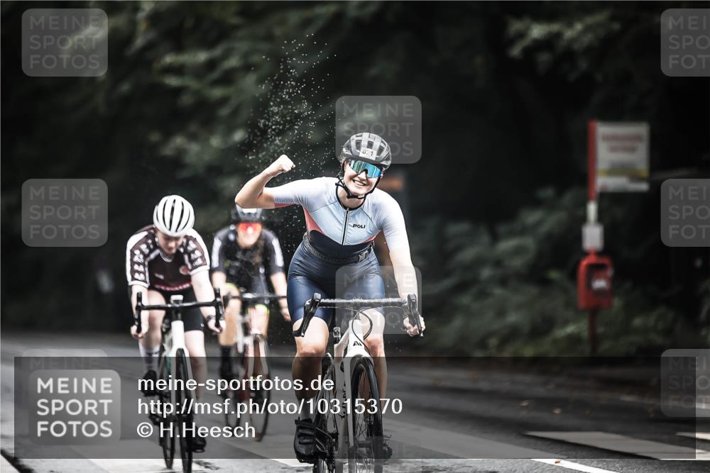 13.09.2026 - Stadtparktriathlon H.Heesch http://msf.ph/oto/10315370 13.09.2026 11:50:41 Radfahren 726, 751, 805, 821, 822, 878, 888, 920 meine-sportfotos.de
