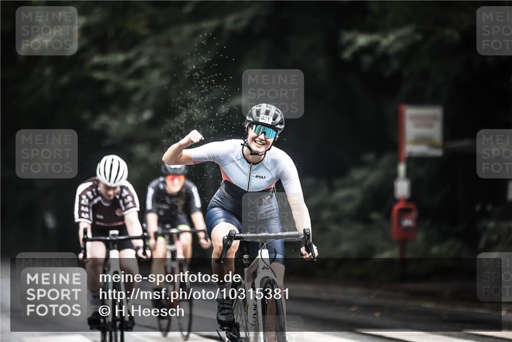 13.09.2026 - Stadtparktriathlon H.Heesch http://msf.ph/oto/10315381 13.09.2026 11:50:41 Radfahren 726, 751, 805, 821, 822, 878, 888, 920 meine-sportfotos.de