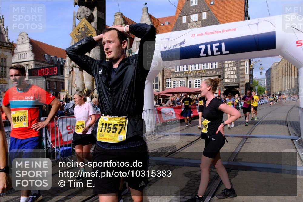 13.09.2026 - 21. swb-Marathon Bremen Tim E. http://msf.ph/oto/10315383 13.09.2026 10:55:56 Ziel 10203, 10243, 10256, 10297, 10379, 10423, 10529, 10550, 10788, 10809, 10881, 10952, 11377, 11414, 11510, 11557, 11748, 11862, 11941, 11975, 11977, 12030, 12108, 12125, 12150, 12188, 12348 meine-sportfotos.de