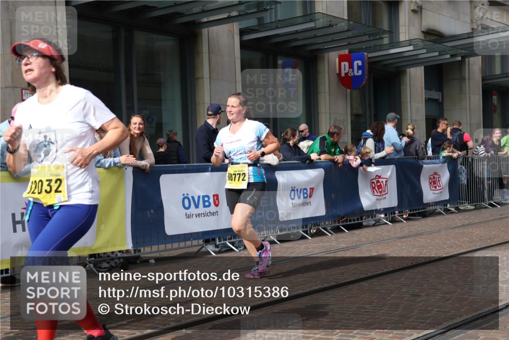 13.09.2026 - 21. swb-Marathon Bremen Strokosch-Dieckow http://msf.ph/oto/10315386 13.09.2026 10:56:58 Ziel 10166, 10226, 10300, 10394, 10517, 10518, 10578, 10687, 10700, 10772, 10969, 11236, 11292, 11365, 11484, 11498, 11609, 11667, 11734, 12037, 12111, 12263, 12382, 12383, 12400, 12411, 10157, 10372, 10408, 10486, 10540, 10610, 10721, 10771, 10824, 10888, 10936, 11000, 11064, 11079, 11328, 11474, 11601, 11872, 11946, 12032, 12284, 12434 meine-sportfotos.de