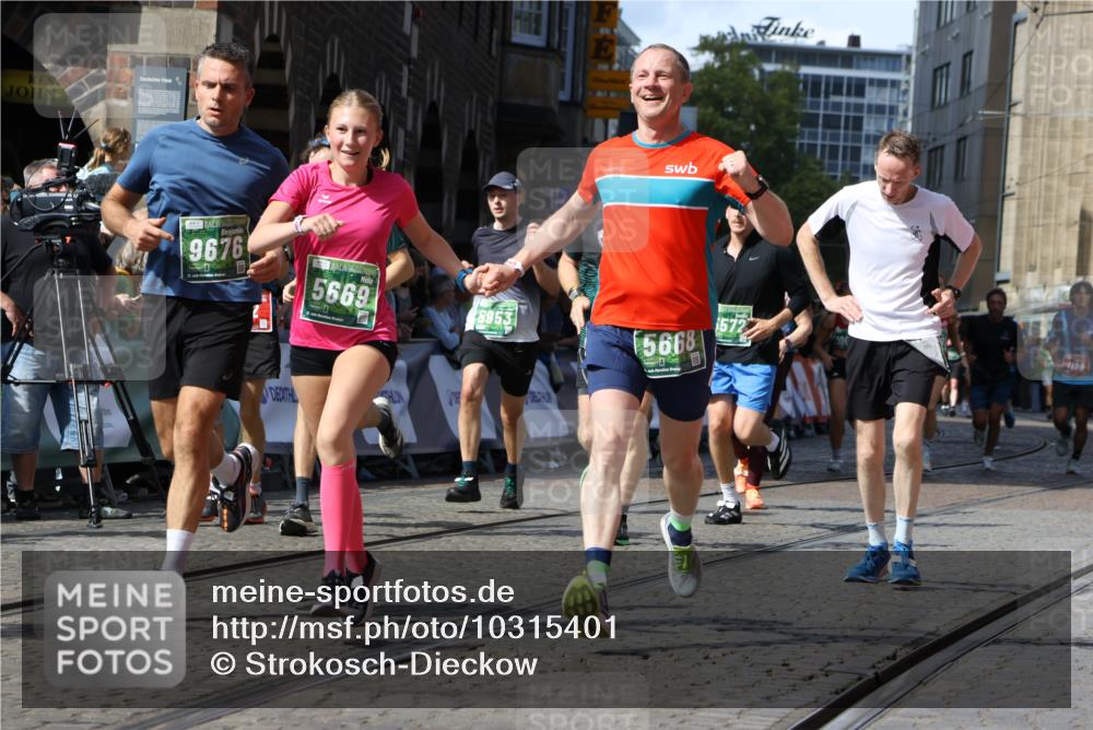 13.09.2026 - 21. swb-Marathon Bremen Strokosch-Dieckow http://msf.ph/oto/10315401 13.09.2026 13:24:26 Ziel 102, 342, 776, 909, 1199, 2210, 2370, 2491, 2967, 3044, 3372, 5012, 5104, 5146, 5208, 5257, 5397, 5481, 5623, 5928, 6105, 6772, 7059, 7069, 7081, 7094, 7105, 8082, 8179, 9087, 9916, 10059, 13007, 13219, 282, 789, 790, 1582, 3375, 3524, 3994, 5328, 5572, 5953, 6080, 7568, 8310, 8636, 8881, 9264, 9541, 9676, 10069, 10071, 10097 meine-sportfotos.de