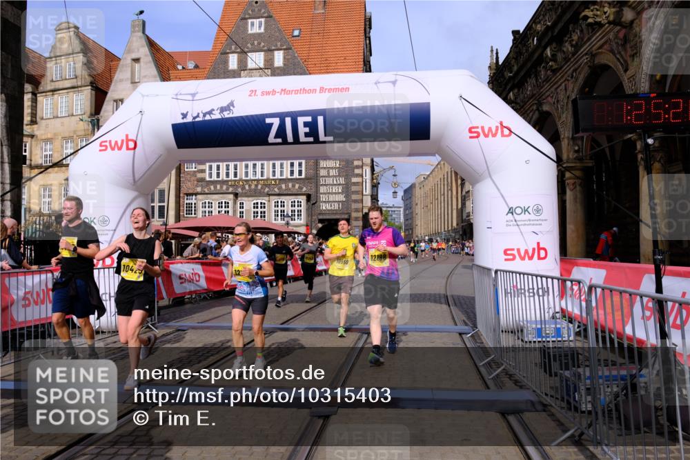 13.09.2026 - 21. swb-Marathon Bremen Tim E. http://msf.ph/oto/10315403 13.09.2026 10:55:58 Ziel 10203, 10243, 10297, 10374, 10379, 10423, 10529, 10550, 10788, 10809, 10881, 10952, 11377, 11414, 11510, 11557, 11748, 11862, 11941, 11975, 12030, 12108, 12125, 12150, 12188, 12348 meine-sportfotos.de