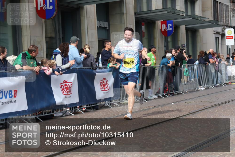 13.09.2026 - 21. swb-Marathon Bremen Strokosch-Dieckow http://msf.ph/oto/10315410 13.09.2026 10:56:59 Ziel 10166, 10226, 10300, 10394, 10517, 10518, 10578, 10687, 10700, 10772, 10969, 11236, 11292, 11365, 11484, 11498, 11609, 11667, 11734, 12037, 12111, 12263, 12372, 12382, 12383, 12400, 12411, 10157, 10408, 10486, 10540, 10610, 10721, 10771, 10824, 10888, 10936, 11000, 11064, 11079, 11328, 11474, 11601, 11872, 11946, 12032, 12284, 12434 meine-sportfotos.de