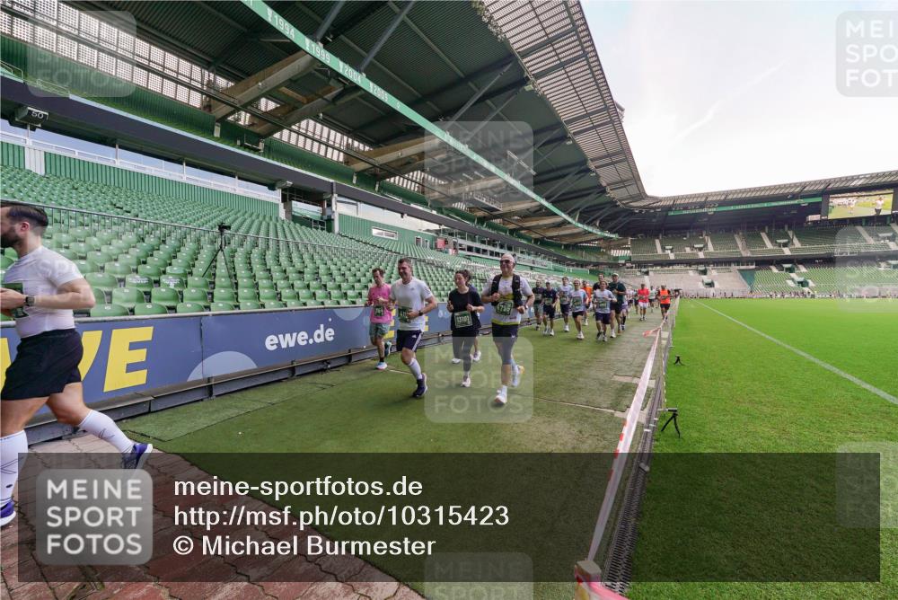 13.09.2026 - 21. swb-Marathon Bremen Michael Burmester http://msf.ph/oto/10315423 13.09.2026 13:11:40 Laufen im Stadion 265, 373, 581, 703, 843, 984, 1113, 1226, 1435, 1738, 1849, 1851, 1894, 1936, 1952, 1967, 2202, 2248, 2281, 2284, 2299, 2330, 2333, 2336, 2339, 2342, 2353, 2375, 2377, 2398, 2426, 2432, 2443, 2531, 2589, 2654, 2659, 2669, 2673, 2682, 2784, 2804, 2819, 2822, 2836, 2850, 2907, 2932, 2976, 3026, 3027, 3079, 3082, 3089, 3122, 3143, 3155, 3159, 3174, 3207, 3208, 3308, 3328, 3349, 3352, 3370, 3409, 3410, 3442, 3470, 800 meine-sportfotos.de